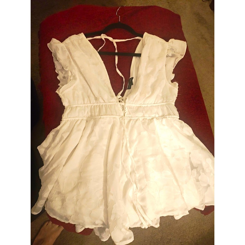 Fourteen Twelve White Ruffle V-Neck Tie Romper L Chiffon Lined Polyester